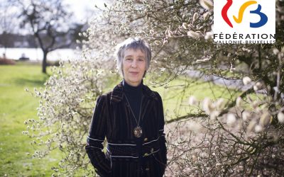 CAROLINE LAMARCHE RECOMPENSÉE AVEC LE PRIX QUINQUENNAL DE LA FÉDÉRATION WALLONIE-BRUXELLES. La nouvelle comme lieu de rencontre. Entretien de Caroline Lamarche avec Sara Buekens autour de « Nous sommes à la lisière »