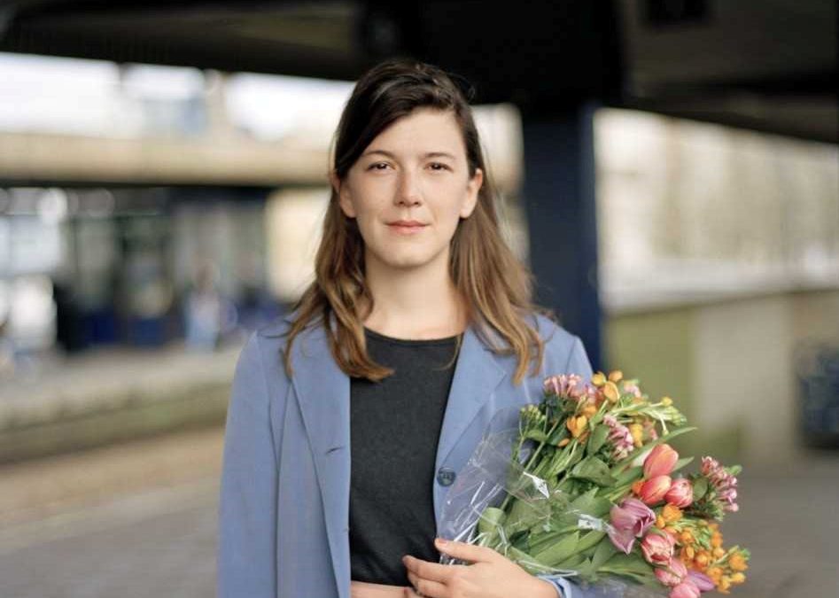 ‘Ik probeer de bouwwerken te belichamen’ Charlotte Van den Broeck in gesprek met Hanne Janssens